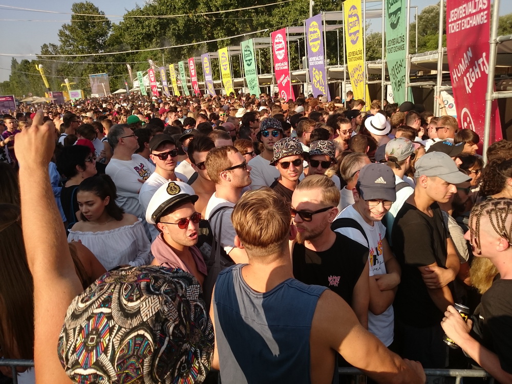 Nemcsak a hangulat volt forró a Sziget Fesztivál első napján