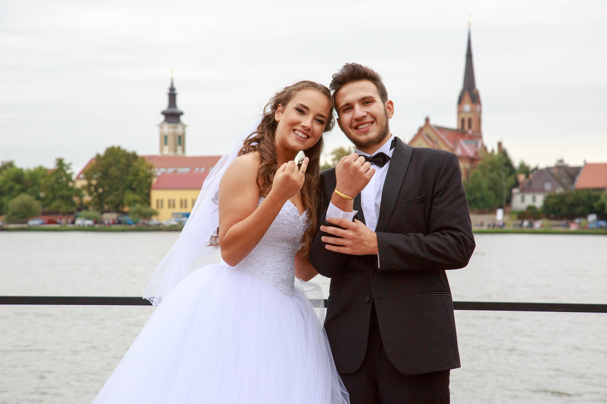 Brutális! – Bilincs csattant Bende csuklóján!