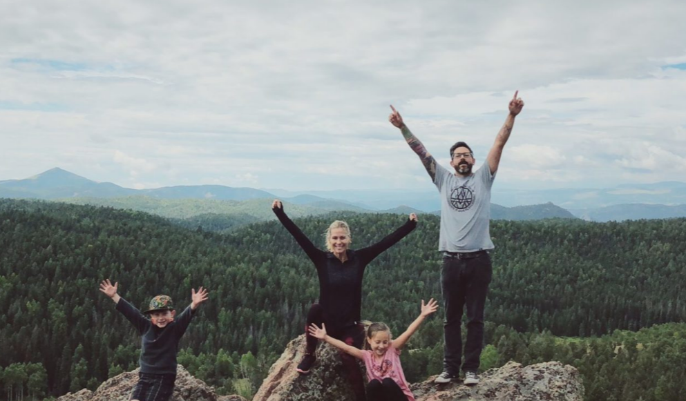 Suli helyett 1 év utazgatás: így tanulnak az úton a szerencsés gyerekek