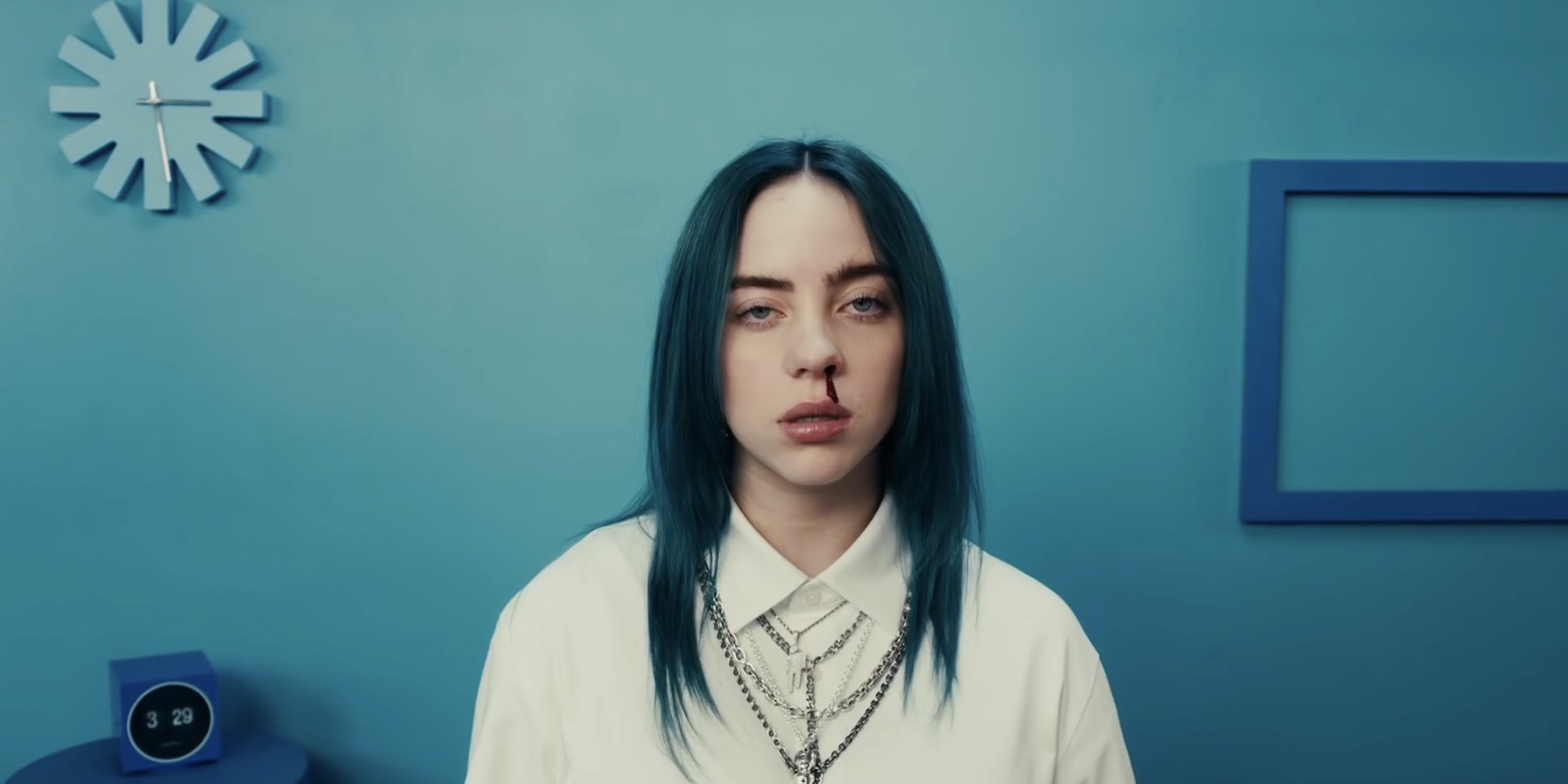 Őrült rajongó zaklatta Billie Eilish-t