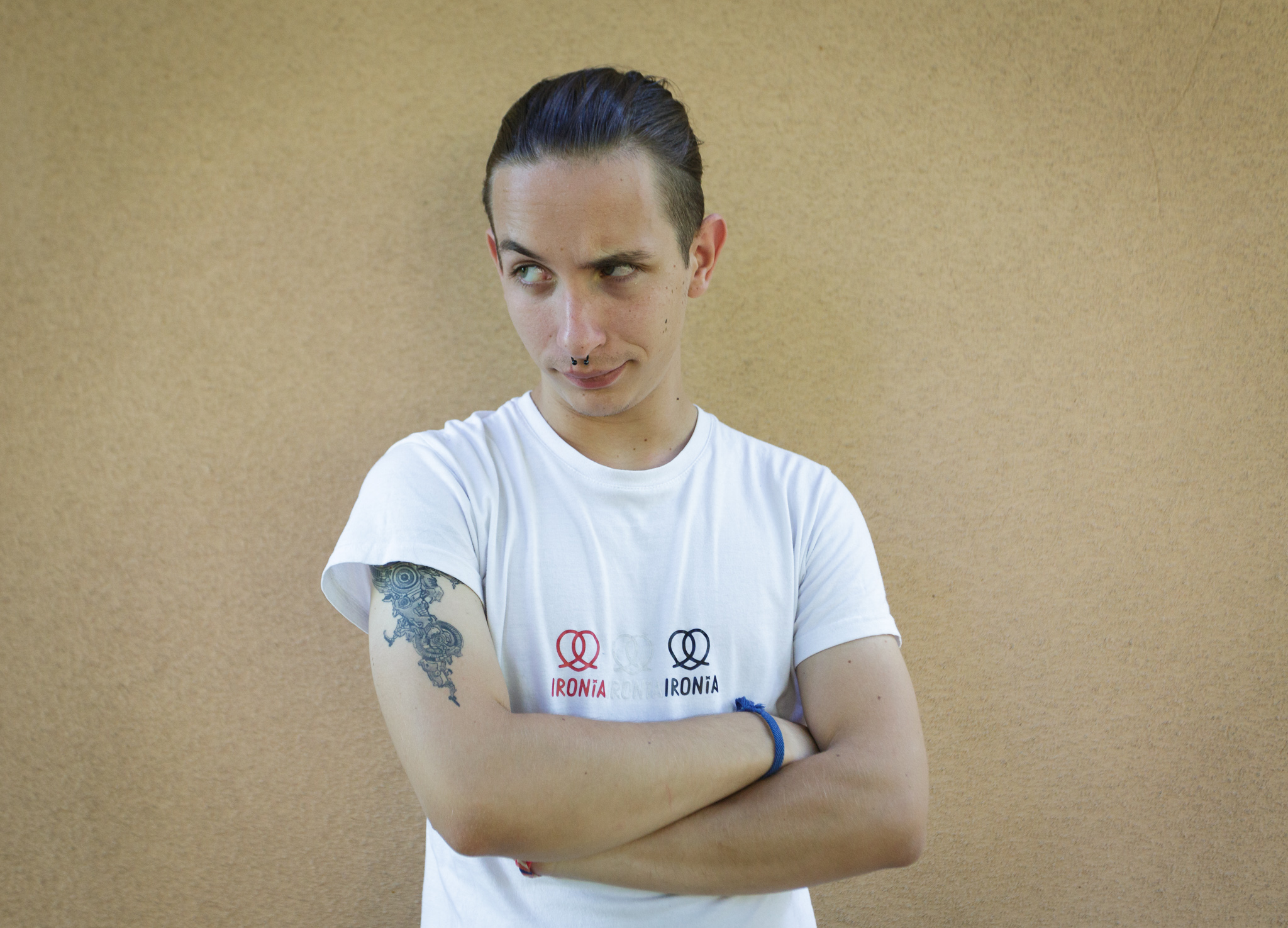 Hoppá! A Középsuli rosszfiúja cselédnek állt!