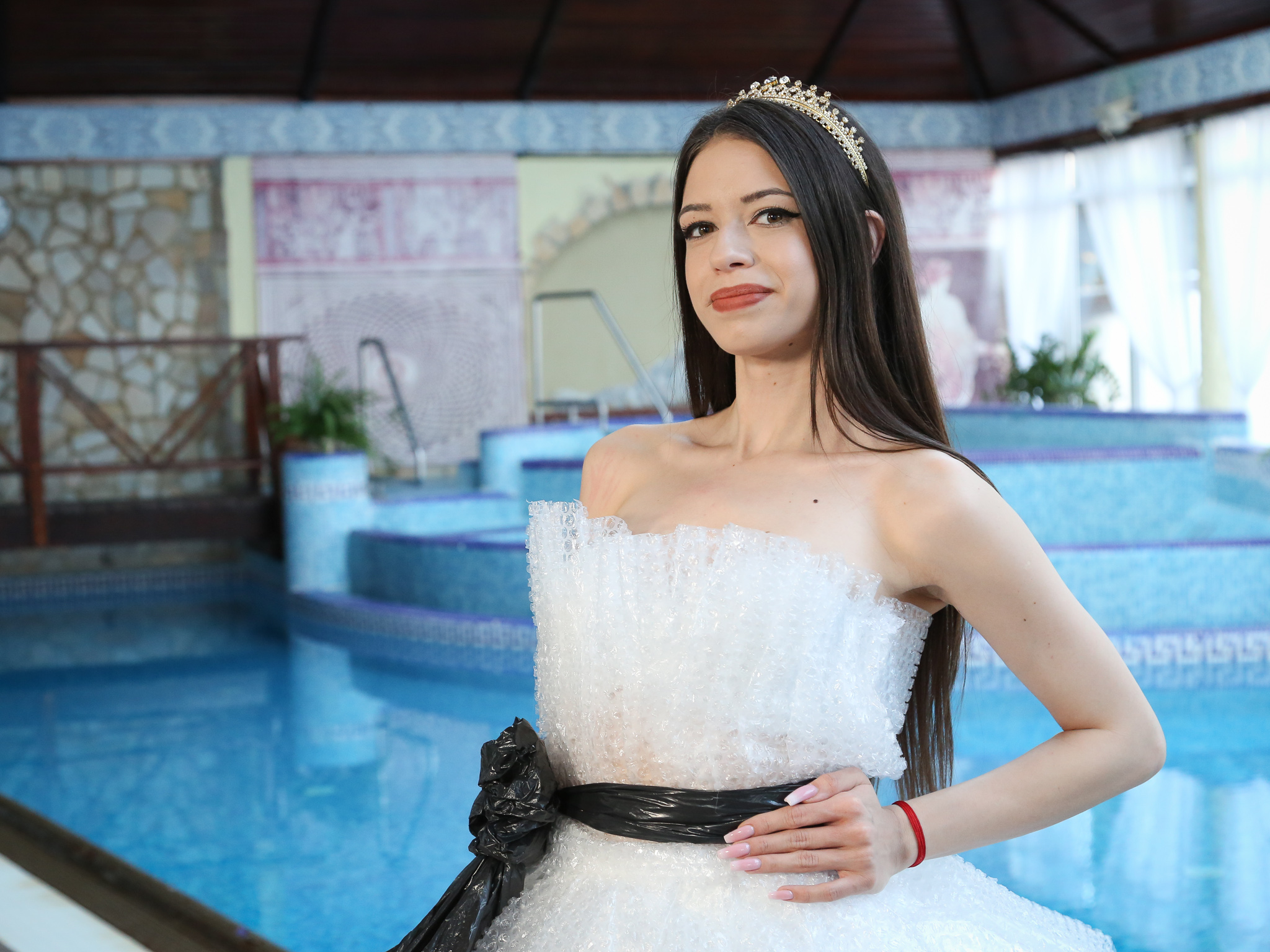 A szexi modellek ruhakölteményei a fenntartható jövőre hívják fel a figyelmet