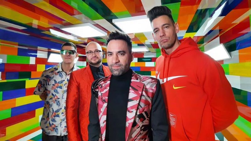 Máris itt a nyár slágere a Compact Disco és a Hősöknek hála