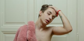 Olivér elképesztően zongorázik