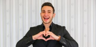 Bende a testi szépségre hivatkozva kérte a kettest