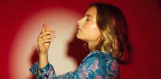 Bűbájos klippes dallal érkezik Дeva