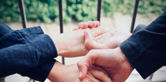 Százszázalékos hatékonyságot ígér a Pfizer a kamaszoknak