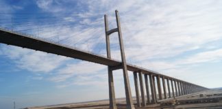 Vezesd át a hajót a Szuezi-csatornán!