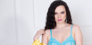 Csivettka kirívóan öltözködik, de a pasiját nem zavarja!