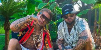 Jéghideg vízcseppek csorognak a szexi modell testén, ilyen lett az AK26 legújabb videoklipje!