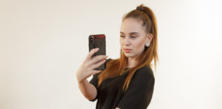 Zsani kockás hasa mindenkit IS felizgat!