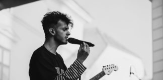 Az Akvárium színpadára áll Azahriah!