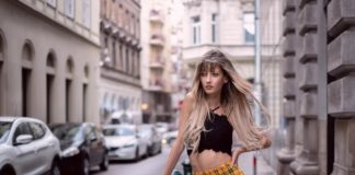 A hölgy, aki nagyon meglepő módon köszönte meg a 300.000 követőt