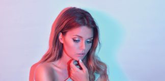 Kárpáti Rebi igazán szexi a Fashion Week-eken, neked melyik a kedvenc szetted?