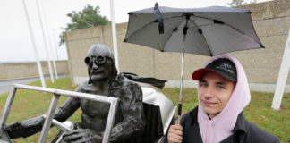 Oszinak honnan volt pénze új kocsira?