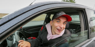 Oszi friss jogsival és új autóval?