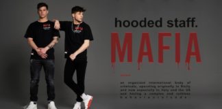 Spacc egy fényben úszó szobában lebeg