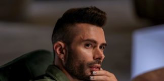 ByeAlex rémnek nevezi magát