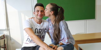 Eszti csücsörítése elég vad