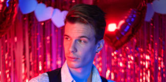 Erik kiscicája még a méznél is édesebb a szatyorban