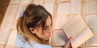 Petra imádja a romantikus regényeket