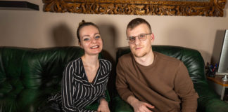 Komjáthi Csabi maga a teljes őrültség, Erzsi is here