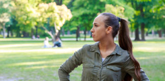 Eszti felsője igazán mellvillantós