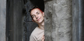 Oszinak pillangós tetkója lett, odanézzetek!