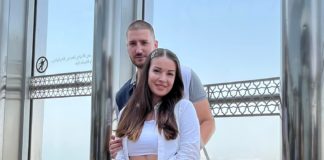 Atom cukin csókolóznak Hernádi Bencéék