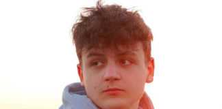 Tóth Balázs levágatta a haját és még be is festette, nem semmi a végeredmény!