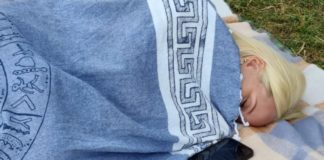 Zsanika annyira nem élte a balatoni kiruccanást, ő inkább betakarózott és aludt.