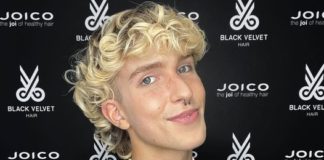 WhisperTon a popóját mutogatja TIkTokon