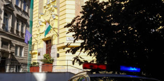 Jobban van a hétfőn megkéselt fiú