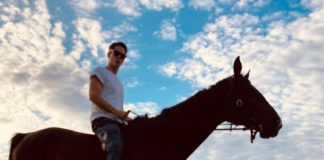 Az Oltári csajok lovászfiújához közel áll a tanyasi élet – interjú Kanalas Dániellel