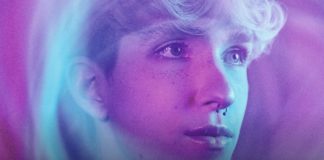 Whisperton luxusvillába költözött?