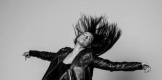 Nem is hiszed el, hogy mi vagy inkább ki van Tóth Andi lábai között