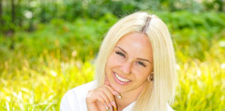 Zsanika négykézláb mászott fel a Néprajzi Múzeum tetejére, ez kész