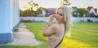 Mesés virágos körmökkel nyitotta meg Zsani a nyarat