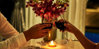 CUKI! A vonaton ülve egy randevún találta magát ez a lány