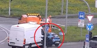 Dupla baleset a körforgalomban