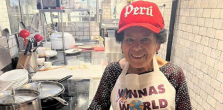 Nagymamák a New York-i étterem konyhájában mama