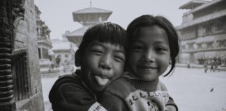 Miért lett megint menő a „cringe”, és miért nem ciki már semmi?