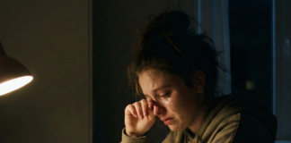 „Neked könnyű, te okos vagy” – A hazugság a kitűnő bizonyítvány mögött