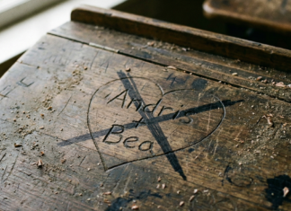 A 12.B hátsó padja – Ha a fa mesélni tudna